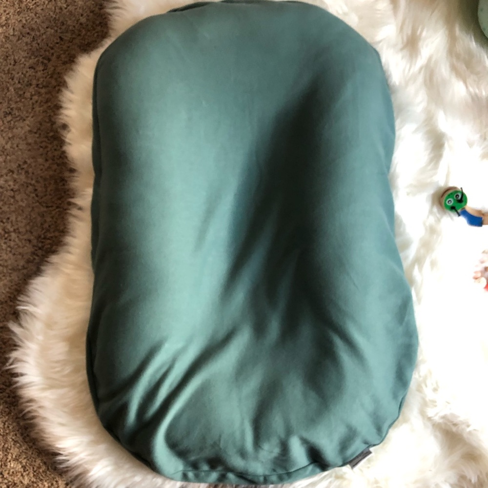 Snuggle Me Organic with cover